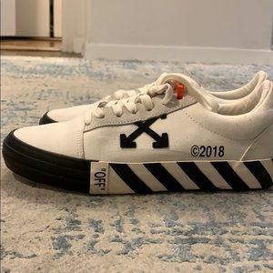 Off white 2018 canvas sneaker